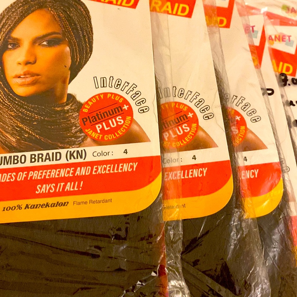 7 packs of color:4 hair extensions for braiding.